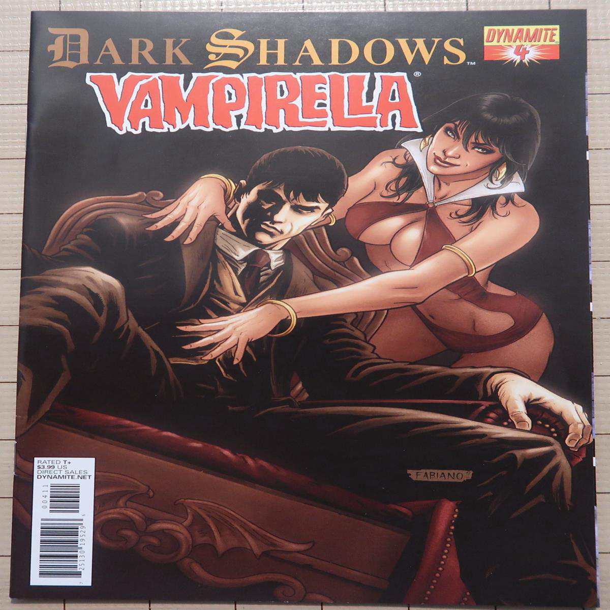 Dark Shadows Vampirella 4 (2012) Dynamite Entertainment Comics